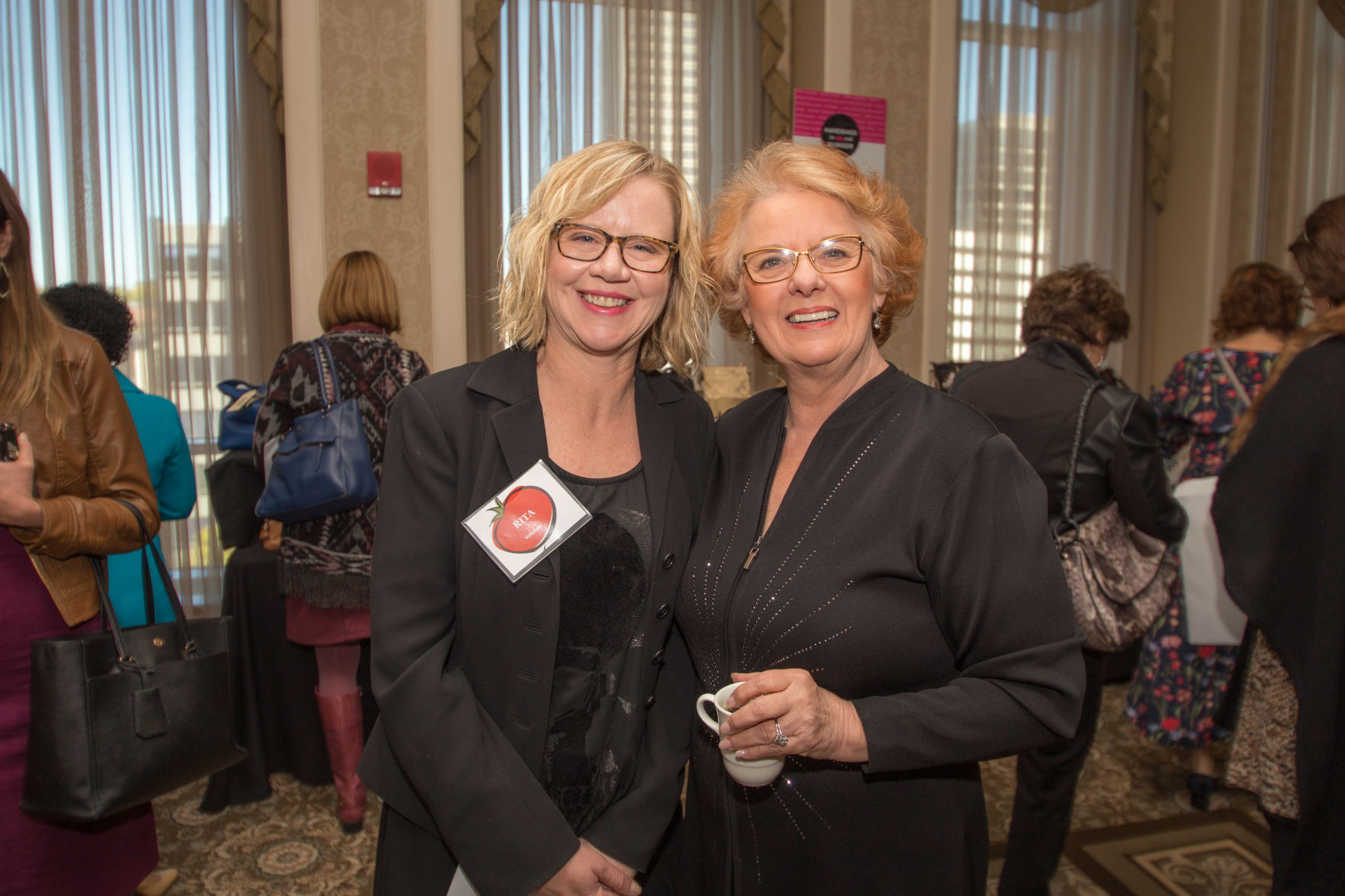 102018handbagstoendhunger25.jpg